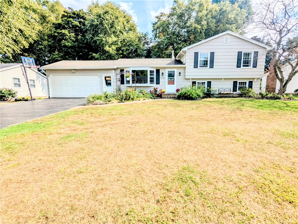 Close Cir, Webster, NY 14580