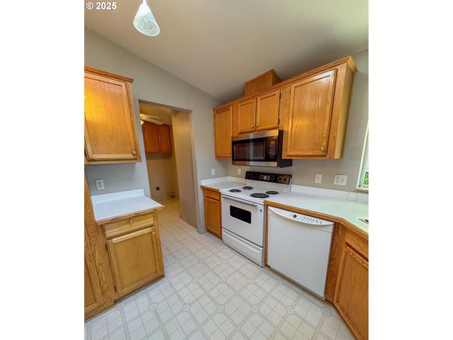 UNIT-13 - 3355 N Delta Hwy, House other with 3 bedrooms, 2 bathrooms and null parking in Eugene OR | Image 14