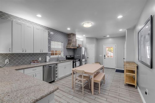 713 Mcintosh St, Houston, TX, 77009-6841 | Card Image