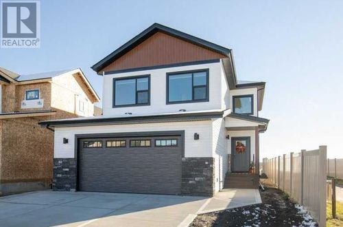 16 Ian Way, Sylvan Lake, AB, T4S0W5 | Card Image