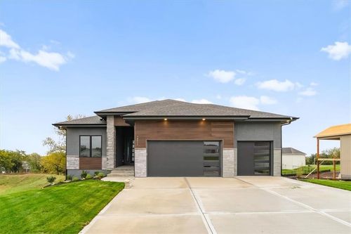 13458 Terrace Park Dr, Parkville, MO, 64152-5516 | Card Image