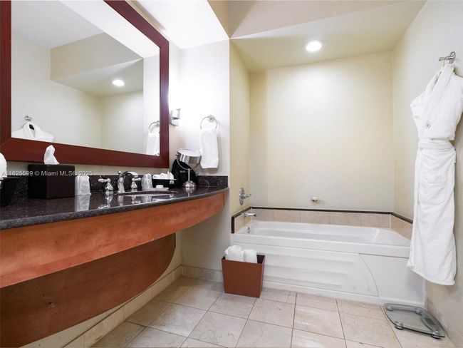 1418 - 18001 Collins Ave, Condo with 0 bedrooms, 1 bathrooms and null parking in Sunny Isles Beach FL | Image 16