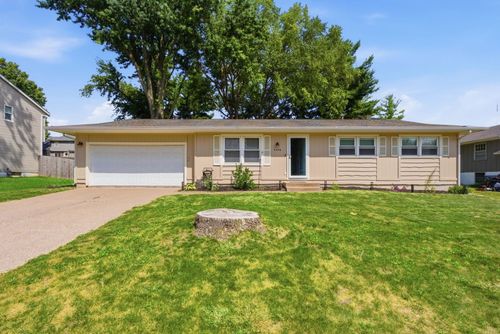 3446 Pleasant Dr, Bettendorf, IA, 52722-3947 | Card Image
