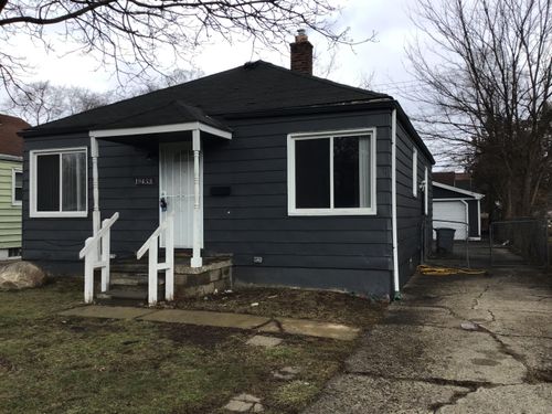 19453 Roscommon St, Harper Woods, MI, 48225-2167 | Card Image