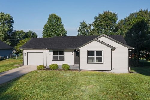 1182 S Greenwood Park, Tonganoxie, KS, 66086-5502 | Card Image
