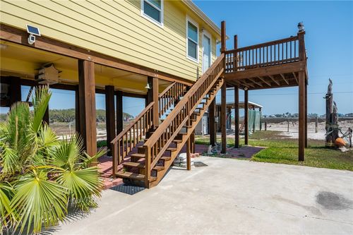 326 E 10th St, Rockport, TX, 78382-7180 | Card Image