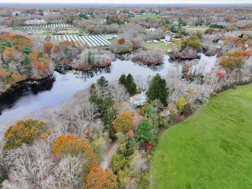 4 Meadowbrook Ave, Swansea, MA, 02777-3511 | Card Image