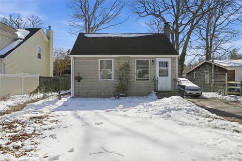 36 Woodlawn Ave, Selden, NY, 11784-3257 | Card Image
