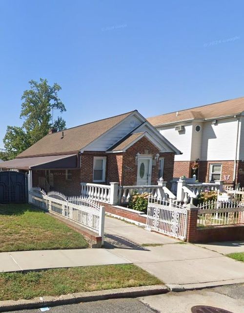 17446 Gladwin Ave, Fresh Meadows, NY, 11365-1128 | Card Image