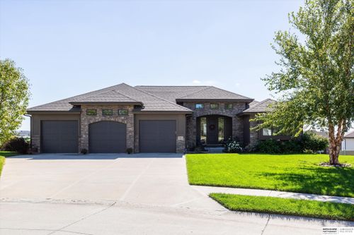 19315 Ruggles Cir, Elkhorn, NE, 68022-5218 | Card Image