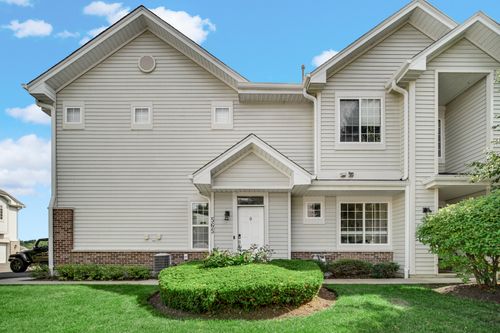 565 Blue Springs Dr, Fox Lake, IL, 60020-2114 | Card Image