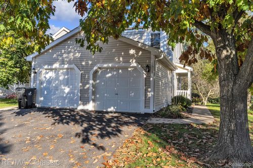 1616 Golden Ln, Ypsilanti, MI, 48198-3657 | Card Image