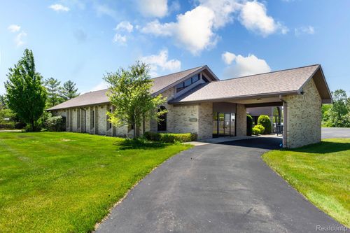 38505 Dequindre Rd, Troy, MI, 48083-5767 | Card Image