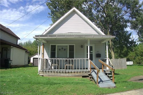 303 Van St, Barberton, OH, 44203-2305 | Card Image
