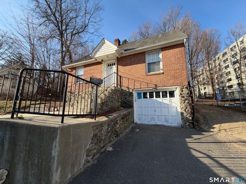 535 Chase Ave, Waterbury, CT, 06704-1905 | Card Image