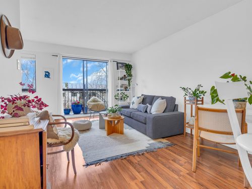 302-2330 Maple St, Vancouver, BC, V6J3T6 | Card Image