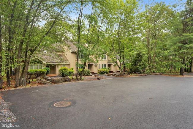 823 Crest Pines Ln, Townhouse with 3 bedrooms, 3 bathrooms and null parking in Pocono Pines PA | Image 33