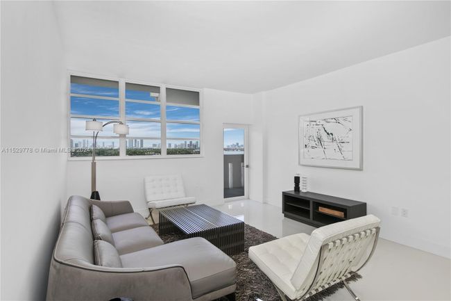 PH15 - 800 West Ave, Condo with 3 bedrooms, 2 bathrooms and null parking in Miami Beach FL | Image 5