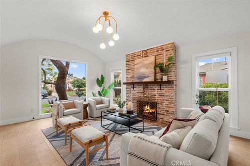 2928 11th Ave, Los Angeles, CA, 90018-2336 | Card Image