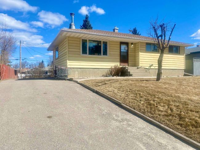 103 Dorin Drive, Home with 3 bedrooms, 1 bathrooms and 2 parking in Hinton AB | Image 1