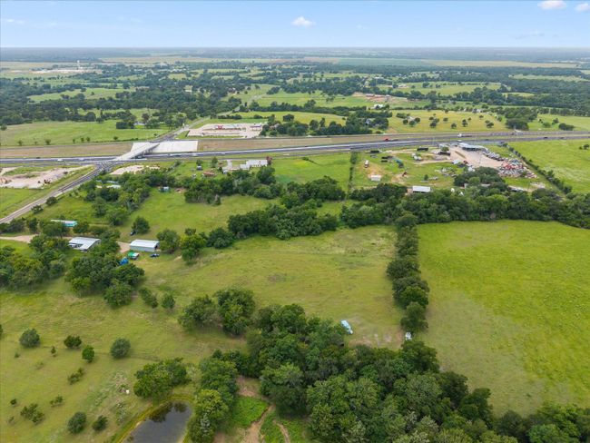 17645 Highway 6, Home with 3 bedrooms, 3 bathrooms and 2 parking in Navasota TX | Image 5