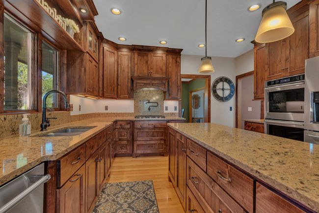 Incredible counter space | Image 8