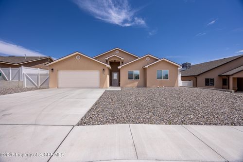 614 Sophia St, Farmington, NM, 87401-4453 | Card Image