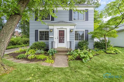 3328 Grimsby Pl, Ottawa Hills, OH, 43606-2444 | Card Image