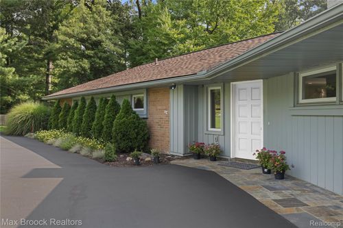 30500 Rosemond Dr, Franklin, MI, 48025-1473 | Card Image