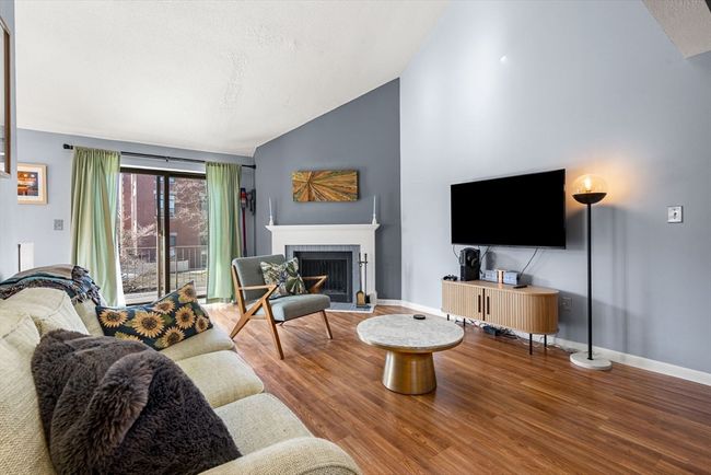 APT-201 - 9 Barton Sq, Condo with 2 bedrooms, 2 bathrooms and 1 parking in Salem MA | Image 5