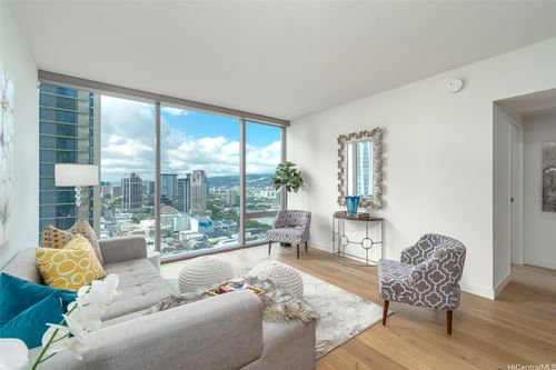 apt-3113-1001 Queen St, Honolulu, HI, 96814-5236 | Card Image