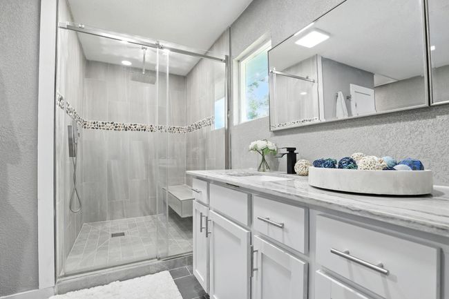 542 Circle Way St, House other with 4 bedrooms, 2 bathrooms and 1 parking in Lake Jackson TX | Image 12