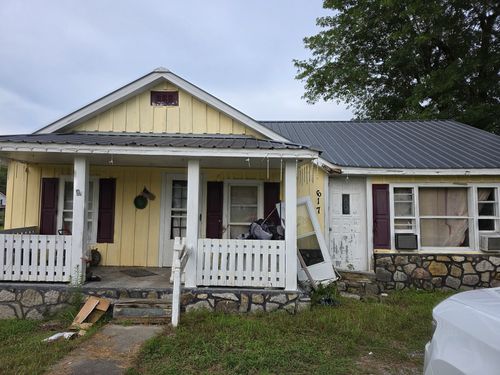 617 Walnut St, Waynesboro, TN, 38485-2708 | Card Image
