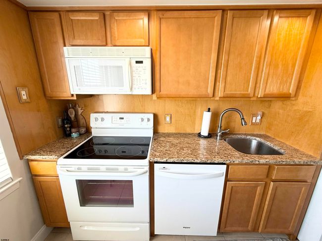 330 42 Nd St S, Condo with 2 bedrooms, 2 bathrooms and null parking in Brigantine NJ | Image 5