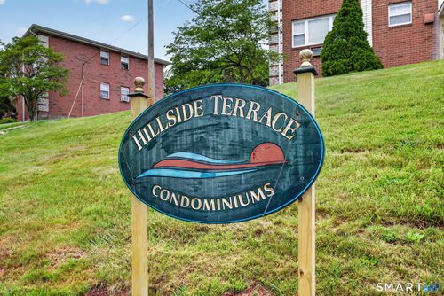 21-21 Sigwin Dr, Wallingford, CT, 06492-4842 | Card Image