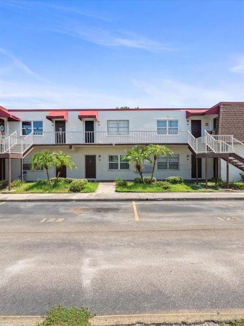 i204-9105 W Hillsborough Ave, TAMPA, FL, 33615-3753 | Card Image