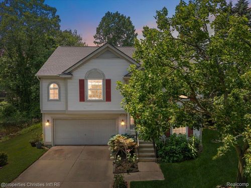 6873 Fox Ln, Waterford, MI, 48327-3504 | Card Image