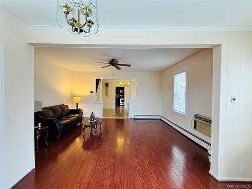 1813 Willow Ln, Bronx, NY, 10461-4617 | Card Image