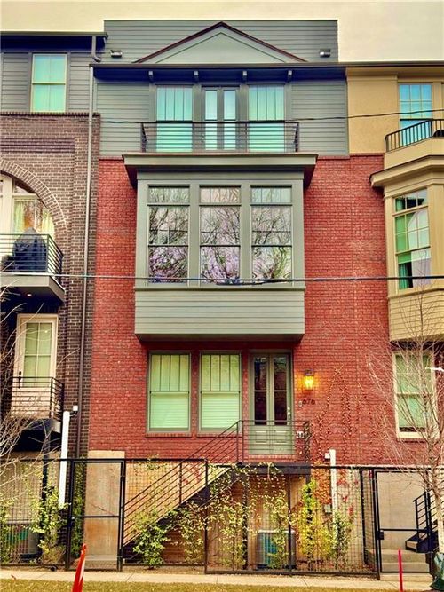 676 Hank Aaron Dr Se, Atlanta, GA, 30315-1102 | Card Image