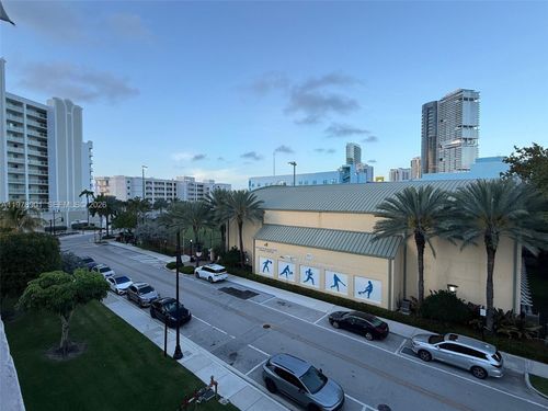 apt-403-18001 N Bay Rd, Sunny Isles Beach, FL, 33160-2785 | Card Image