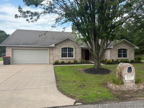 827 Chatsworth Dr, Grove, OK, 74344-3815 | Card Image