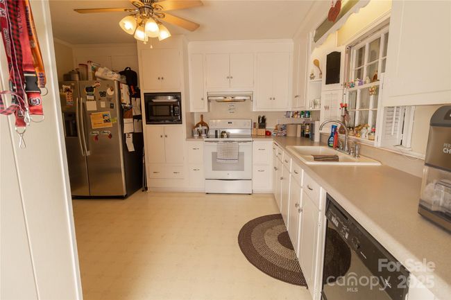 1352 W Cherokee St, House other with 3 bedrooms, 3 bathrooms and null parking in Blacksburg SC | Image 8