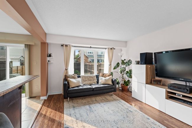 427 Vendevale Ave, House attached with 3 bedrooms, 2 bathrooms and 1 parking in Stittsville ON | Image 9