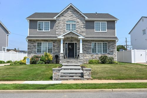 816 Gehrig Avenue, Hempstead, NY, 11010 | Card Image