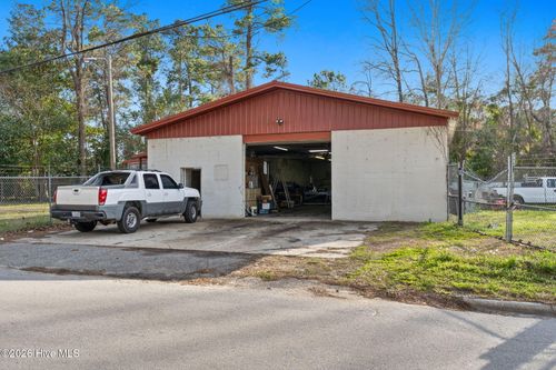 101 Watering St, Tabor City, NC, 28463-1639 | Card Image