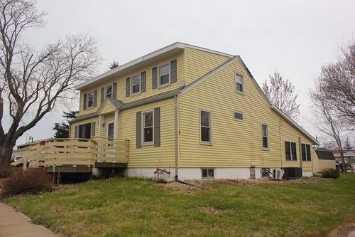 63 Bean St, Benton, WI, 53803-8909 | Card Image