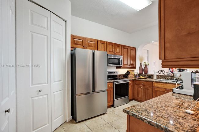 APT-501 - 3500 Oaks Clubhouse Dr, Condo with 3 bedrooms, 2 bathrooms and null parking in Pompano Beach FL | Image 26