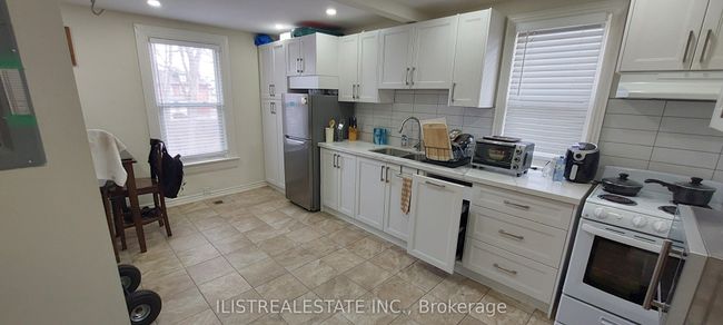 222 Athol St E, House other with 5 bedrooms, 3 bathrooms and 6 parking in Oshawa ON | Image 11