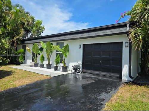 8004 Nw 74th Ter, Tamarac, FL, 33321-4820 | Card Image