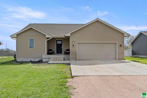 614 N 8th St, Dakota City, NE, 68731-5165 | Card Image